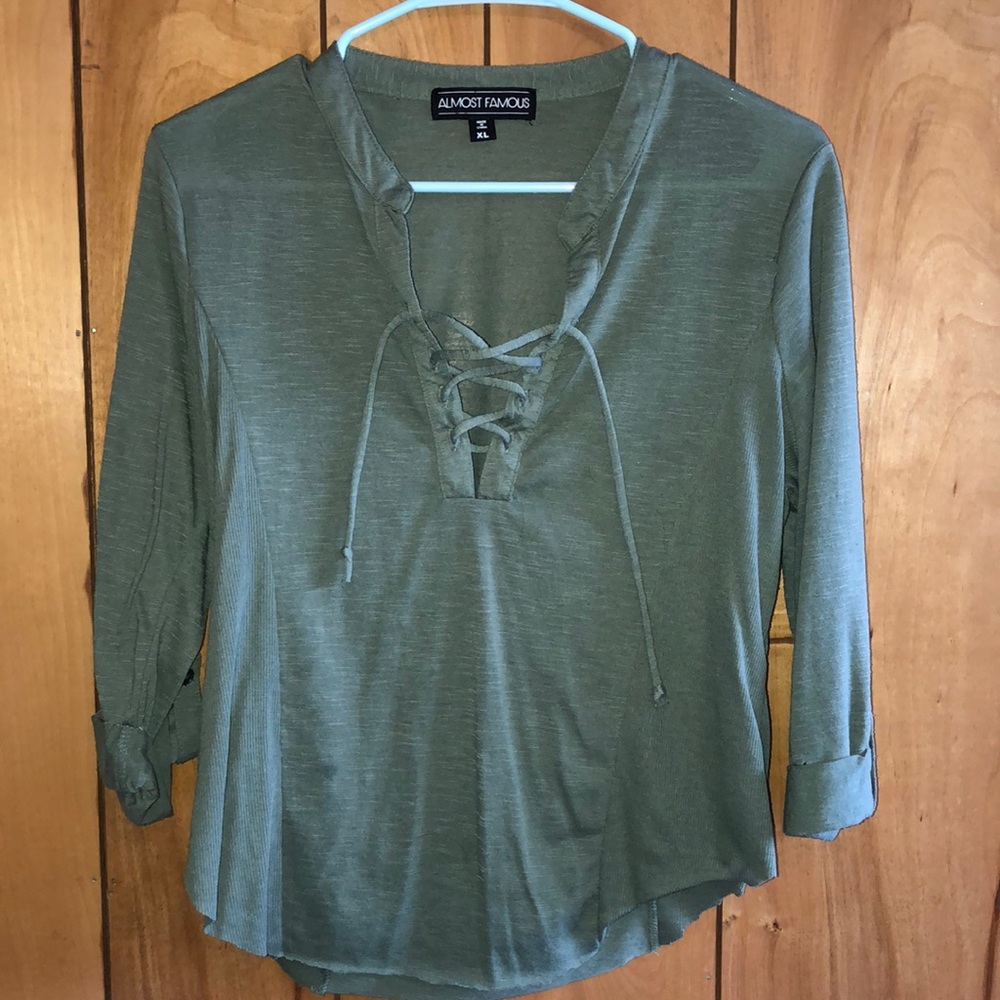 Quarter sleeve v neck